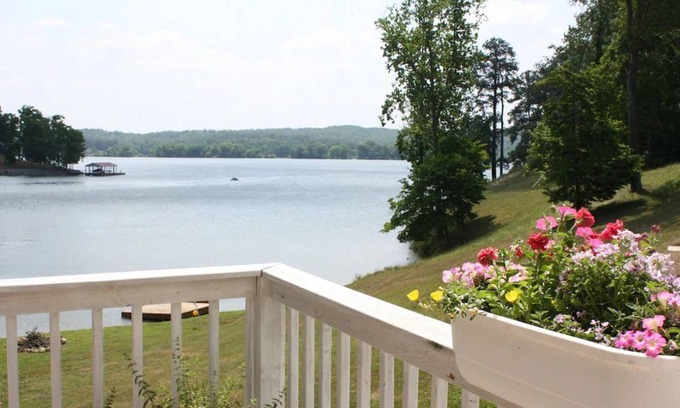 Chickamauga Lake House | Magnificent Lakeside Chickamauga Resort & Private Boat Dock. Pets ok, hot tub