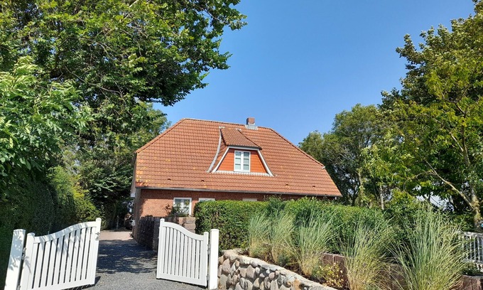 Osterhever House | Magnificent location: cozy cottage with charm