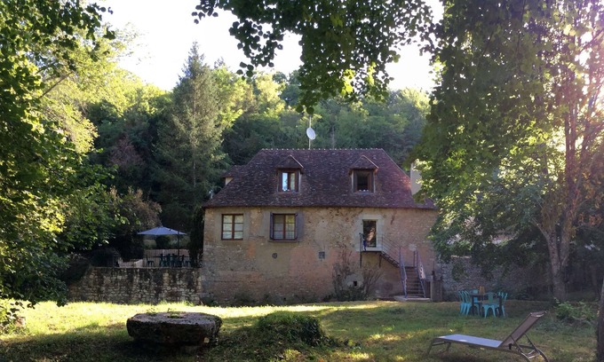 Belabre House | Magnificent mill, quiet, with its private island on the banks of the Anglin.