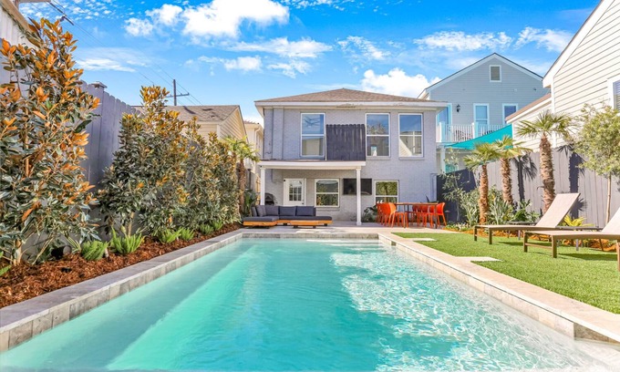 Faubourg Delassize House | Magnificent Outdoor Paradise | Heated Pool