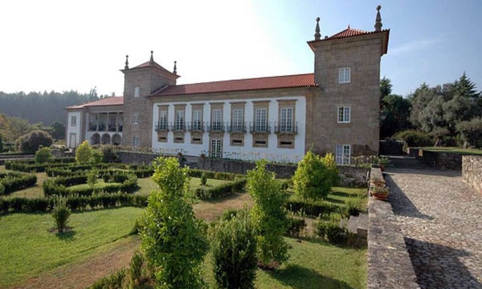 Cossourado Villa | Magnificent Ponte de Lima Villa | 10 Bedrooms | Villa Lima Palace | Tennis.