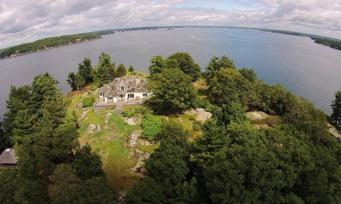 Pine Island House | Magnificent Private Island in one of America’s Most Beautiful and Fun Rivers