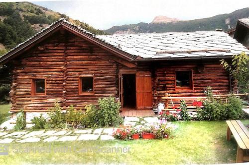 Antey-Saint-Andre Villa | Magnificent spacious 4 bedroom mountain chalet with spa