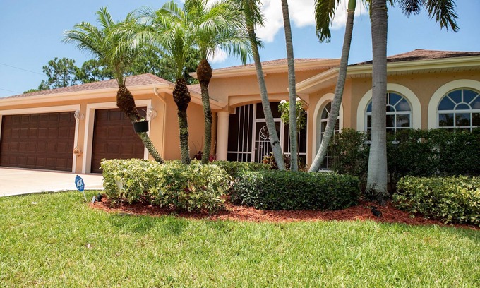 Port Saint Lucie House | Magnificent Spacious Charming vacation home in Port St Lucie Fl.