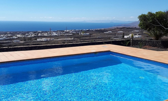 La Asomada House | Magnificent, spacious house with a wide view over the sea to the neighboring lens