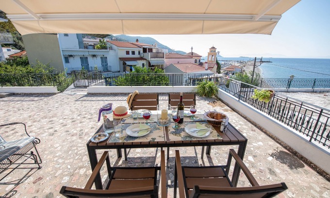 Loutraki House | Magnificent Sunset
