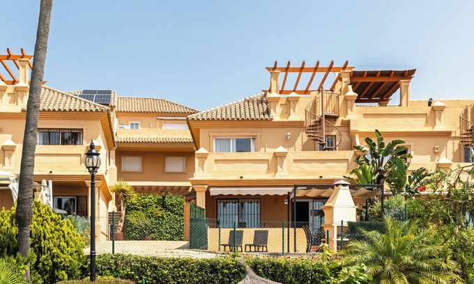 Buenas Noches House | Magnificent townhouse, close to two towns, hospital and bus stop.