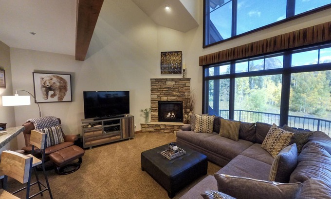Purgatory House | Magnificent Townhome! Epic Mountain Views! 2 Miles to Purgatory Heated Pool !