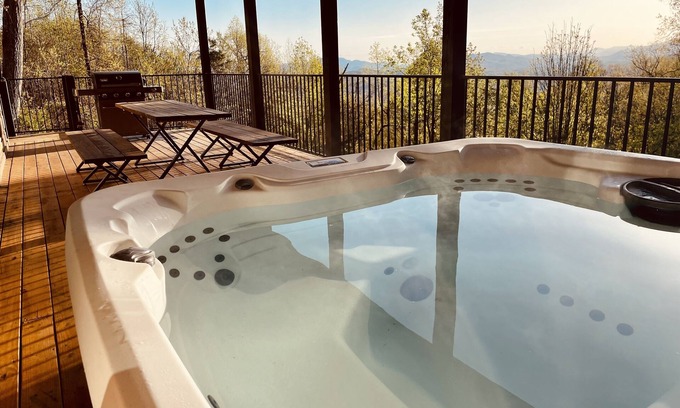 Chalet Village Cabin | Magnificent View