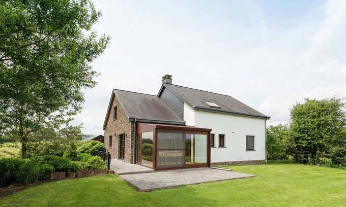 Brisy Villa | Magnificent Villa in Brisy with Sauna Roofed