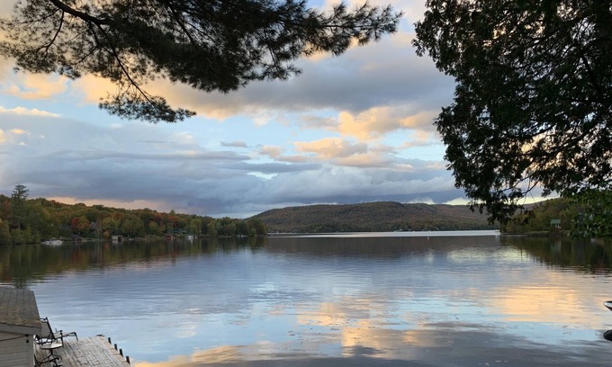 Saint-Raymond Ski Chalet | Magnificent waterfront cottage with spectacular views