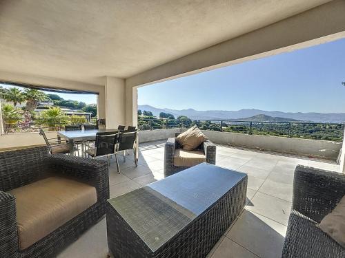Alata Apartment | Magnifique appartement au calme avec vue panoramique