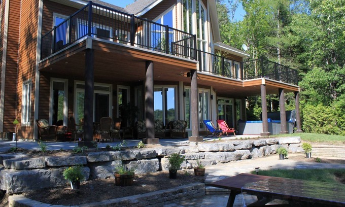 Saint-Raymond Cottage | Magnifique chalet directement au bord du Lac Sept-Îles à saint-Raymondnn