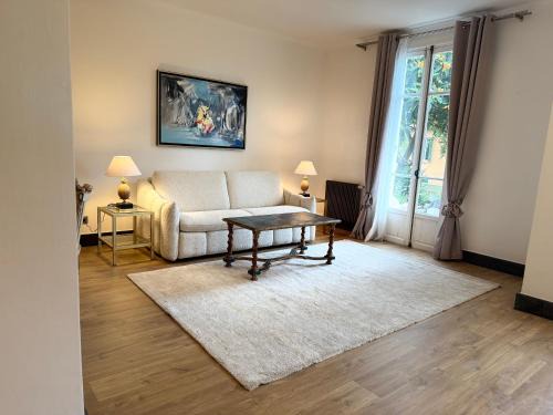 La Celle-sous-Gouzon Apartment | Magnifique studio entier avec terrasse Saint Jean Cap Ferrat