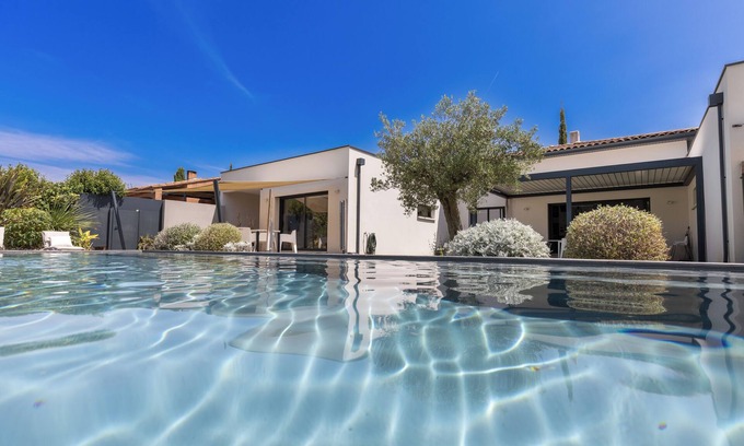 Molleges House | Magnifique Maison Contemporaine Dans Villa Triple
