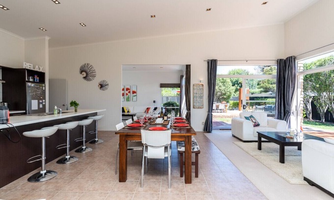 Mangawhai Heads House | Magnifique - Mangawhai Holiday Home