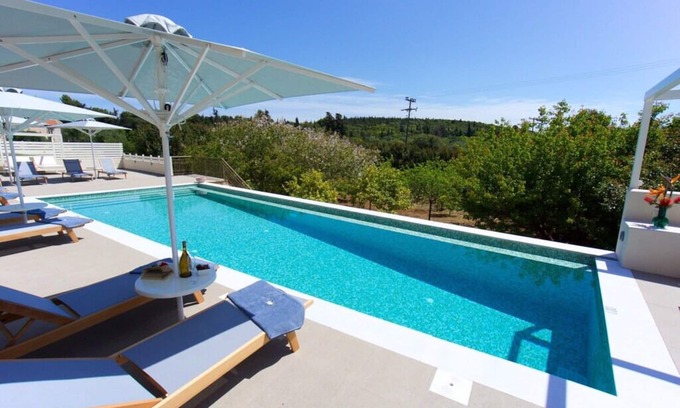 Antipata Apartment | Magnolia Apartments Near Fiscardo large pool and Gym