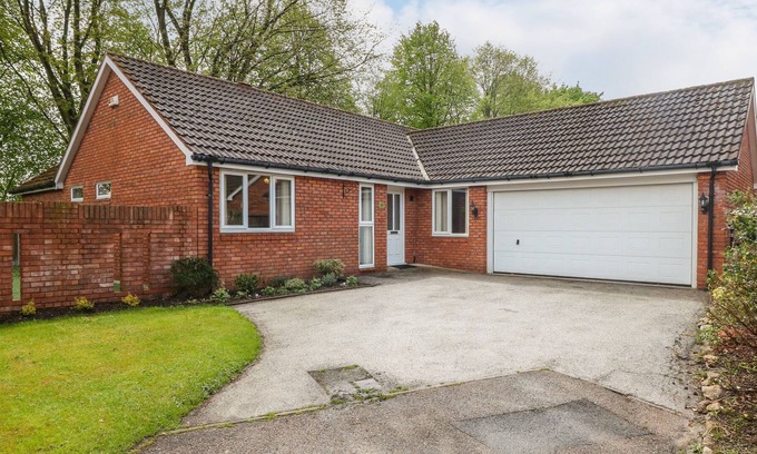 Bircotes Cottage | MAGNOLIA CORNER, pet friendly, with a garden in Tickhill