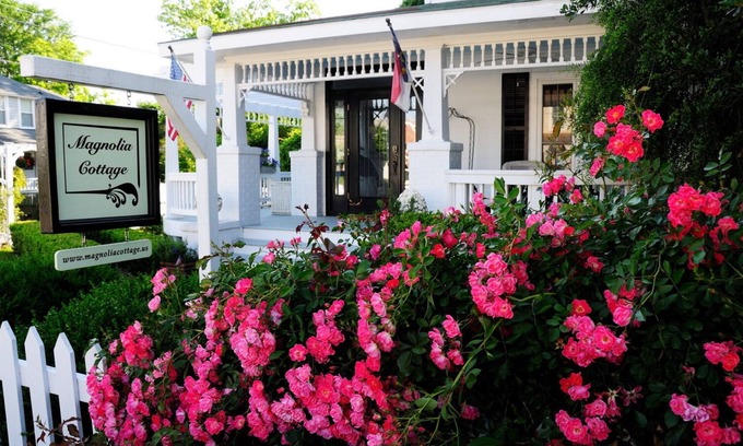 Historic Downtown Manteo Cottage | Magnolia Cottage exquisite private cottage in heart of Old Town Manteo!