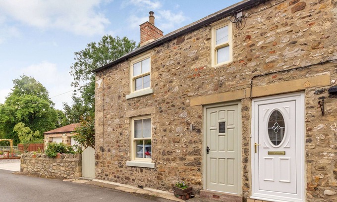 Richmond Cottage | MAGNOLIA COTTAGE, with open fire in Barton
