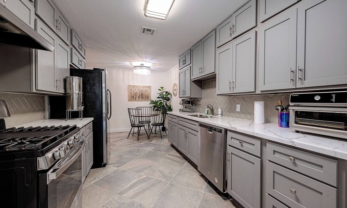 Willow Meadows/Willowbend Area House | Magnolia duplex