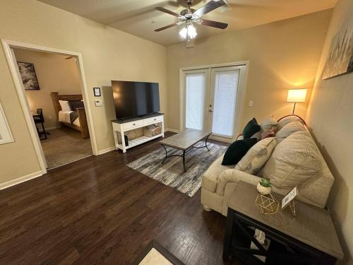 Tupelo Apartment | Magnolia Hideaway 1BD-1BA - Gym, Pool, BBQ Grill