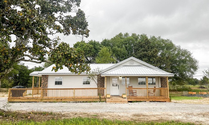 Elberta House | Magnolia House - A Pet Friendly Working Farm