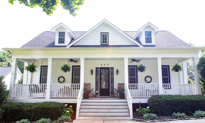 York House | Magnolia Manor. Cozy modern farmhouse in York County, SC.