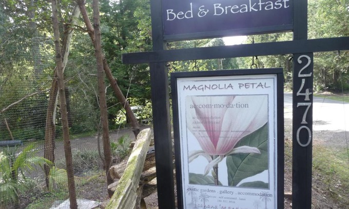 Salt Spring Island Bed & Breakfast | Magnolia Petal
