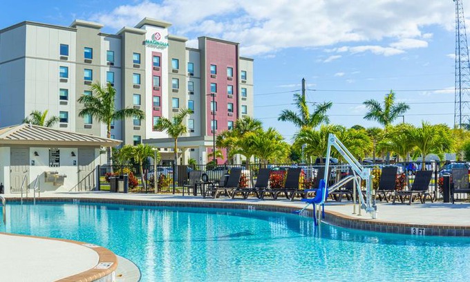 Fruitville Hotel | Magnolia Pointe, BW Signature Collection