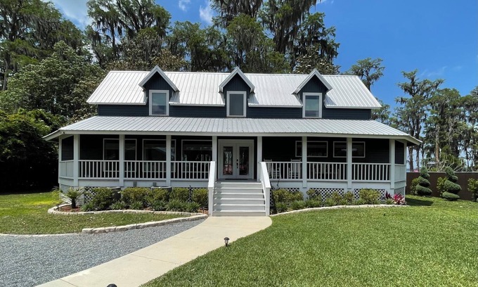 Melrose House | Magnolia Pointe Lakehouse on Lake Santa Fe in Melrose, FL LAKEFRONT PROPERTY!