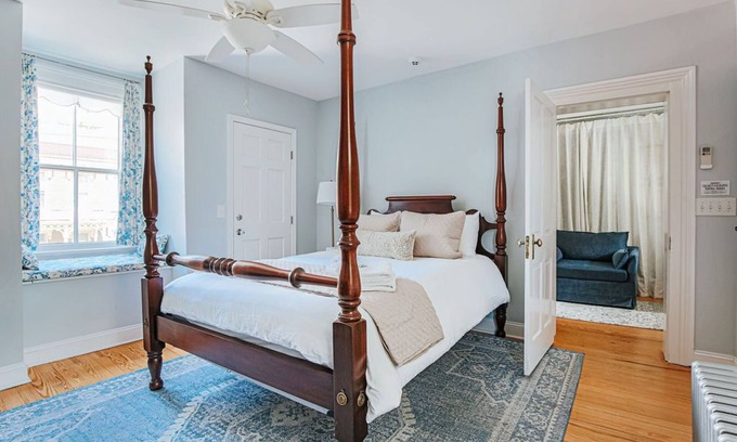 Staunton Apartment | Magnolia Suite: Luxury Private Room Downtown