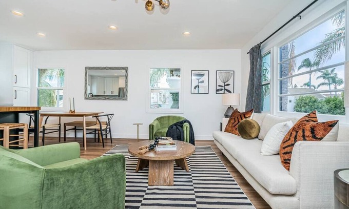 Coronado House | Magnolia Suite - Walk to Shops, Dining & Ferry