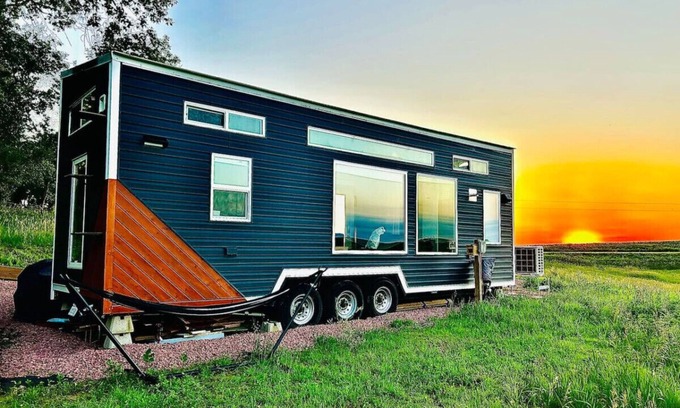 Burbank House | Magnolia Tiny House: Private Hot Tub, Lovely Views