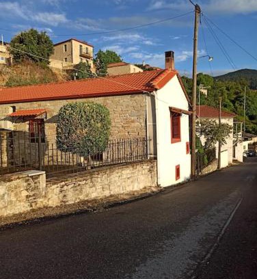 Vamvakou House | Magnolia Traditional Stone House in Vamvakou
