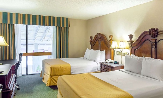 DeSoto Hotel | Magnuson Grand Desoto