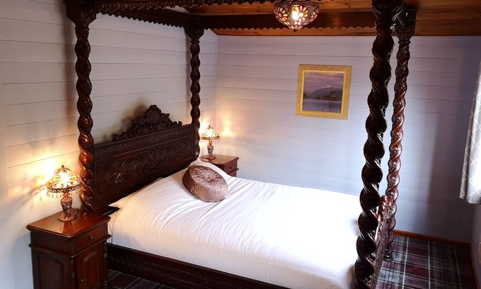 Warminster Ski Chalet | Magpie 2 Hot Tub HuntersMoon-Warminster-Longleat-Wiltshire