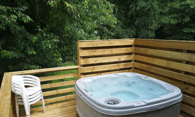 Warminster Ski Chalet | Magpie 3 HOT TUB HuntersMoon-Longleat-Warminster-Bath
