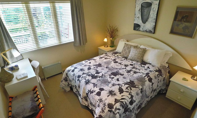 Taumarunui Bed & Breakfast | Magpie Cottage - Homestay, B&B. Attractive period cottage with modern amenities.
