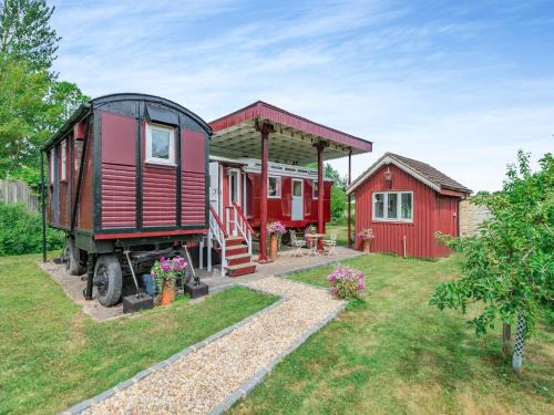 Thistley Green House | Mahalia