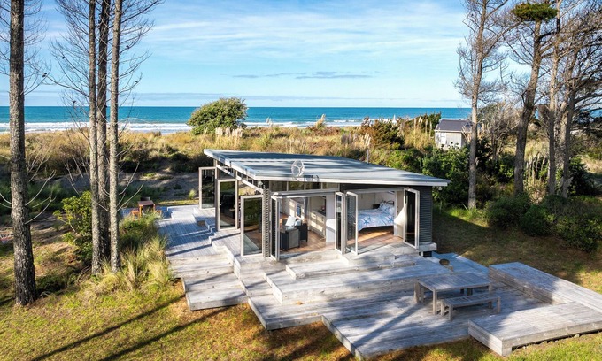 Mahia House | Mahanga Dunes Retreat - Mahia Holiday Home