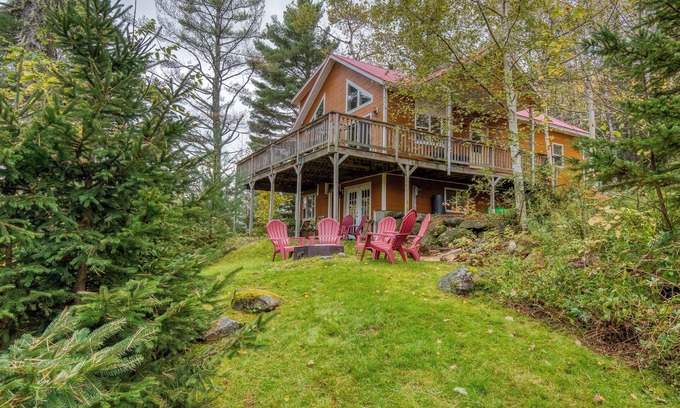 Oquossoc House | Mahara 2 - Spacious home with access to Rangeley Lake and the snowmobile trails.
