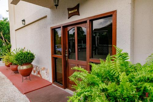 Labadi Hotel | Mahogany Lodge, Cantonments