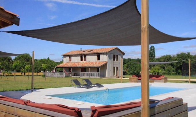 Saint-Etienne-de-Villereal House | Maisons Les Ormes - lovely holiday home, spacious grounds, swimming pool
