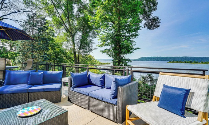 Maiden Rock Cottage | Maiden Rock Cottage w/Fire Pit & Lake Pepin Views