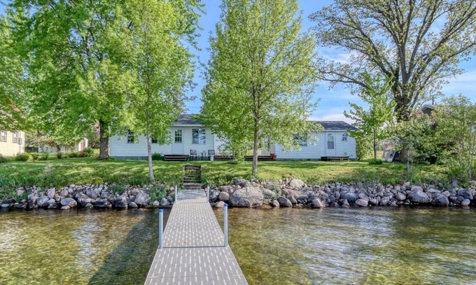 Detroit Lakes Cabin | Main Cabin and Bunk Cabin on Pelican Lake