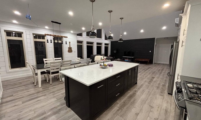 Terra Nova Ski Chalet | Main Chalet#1 Waterfront Sleeps 12 open concept Kitchen-Living area 2 1/2 bath