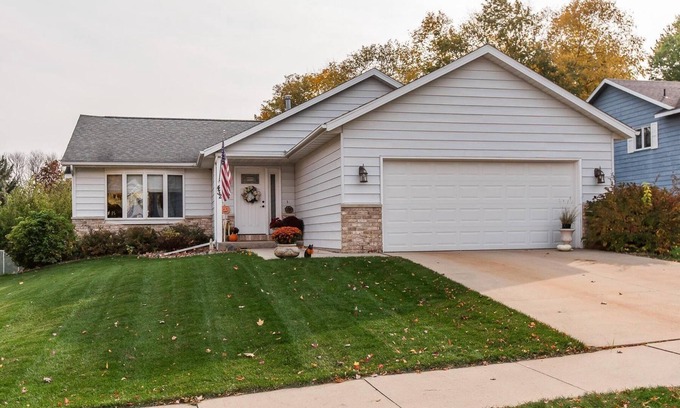 Rochester House | Main Floor Living ~Updated 2021~5 Minutes From Mayo