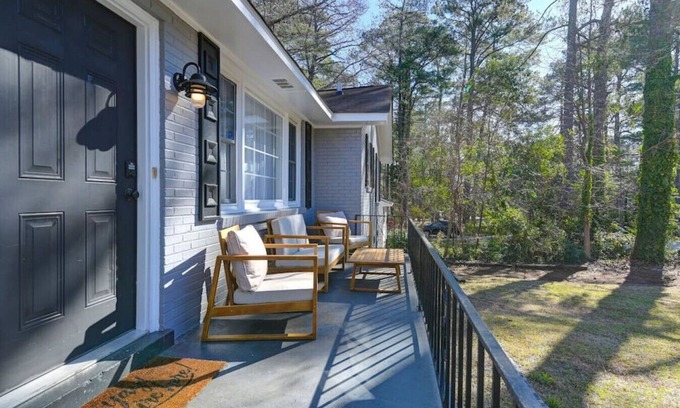 Forest Acres House | Main Home + Guest Suite - Mins to USC + Ft Jackson