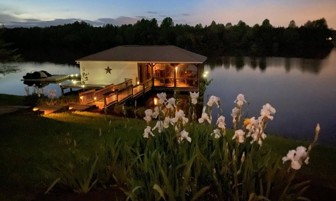 Livingston House | Main house & guest cottage on over 400 feet of waterfront on the public side